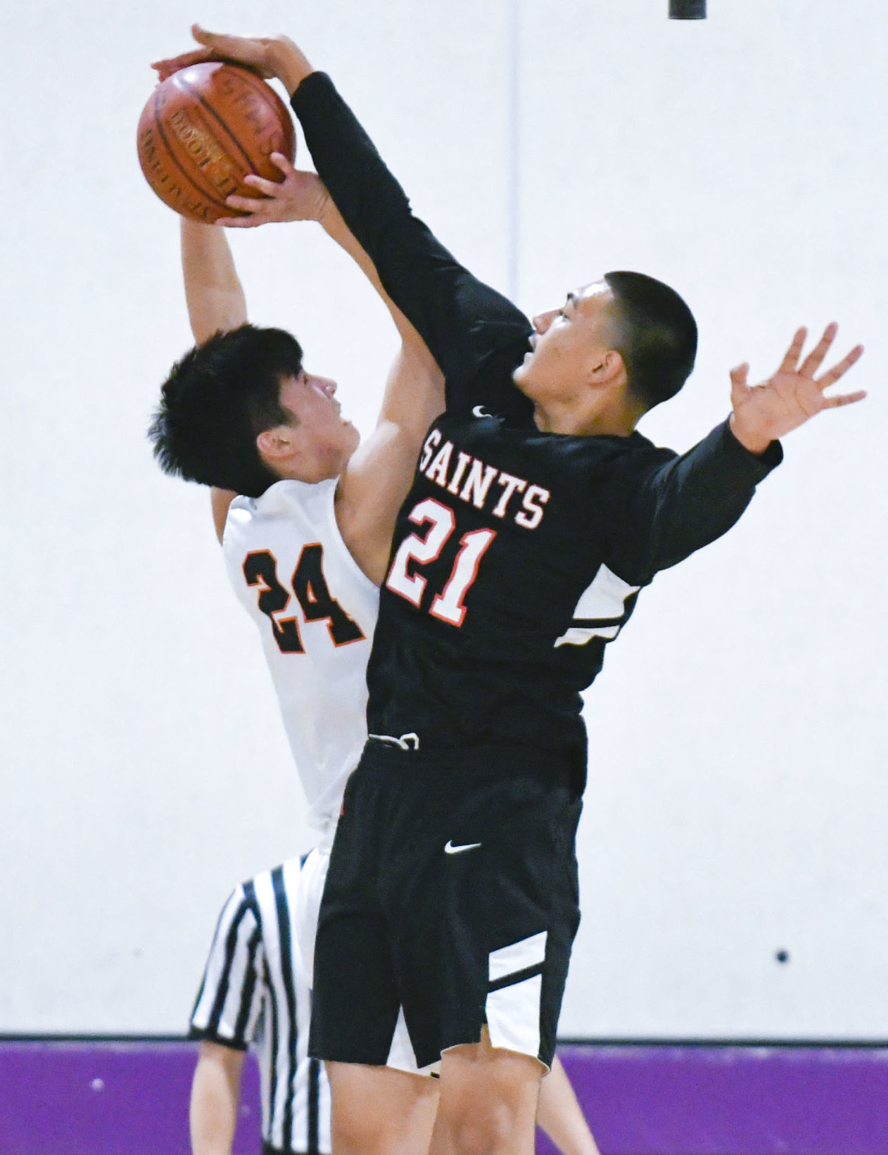 122619 SY SM boys basketball 02.jpg